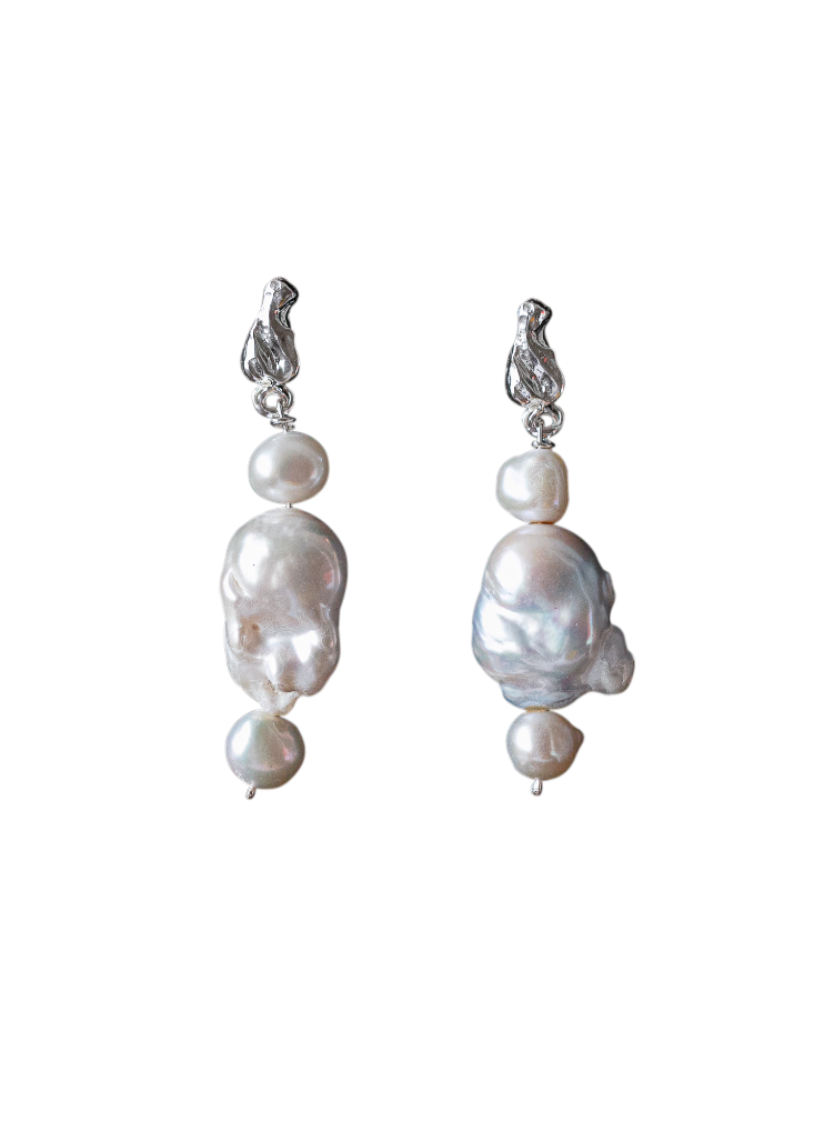 Classic Pearl Earrings 01