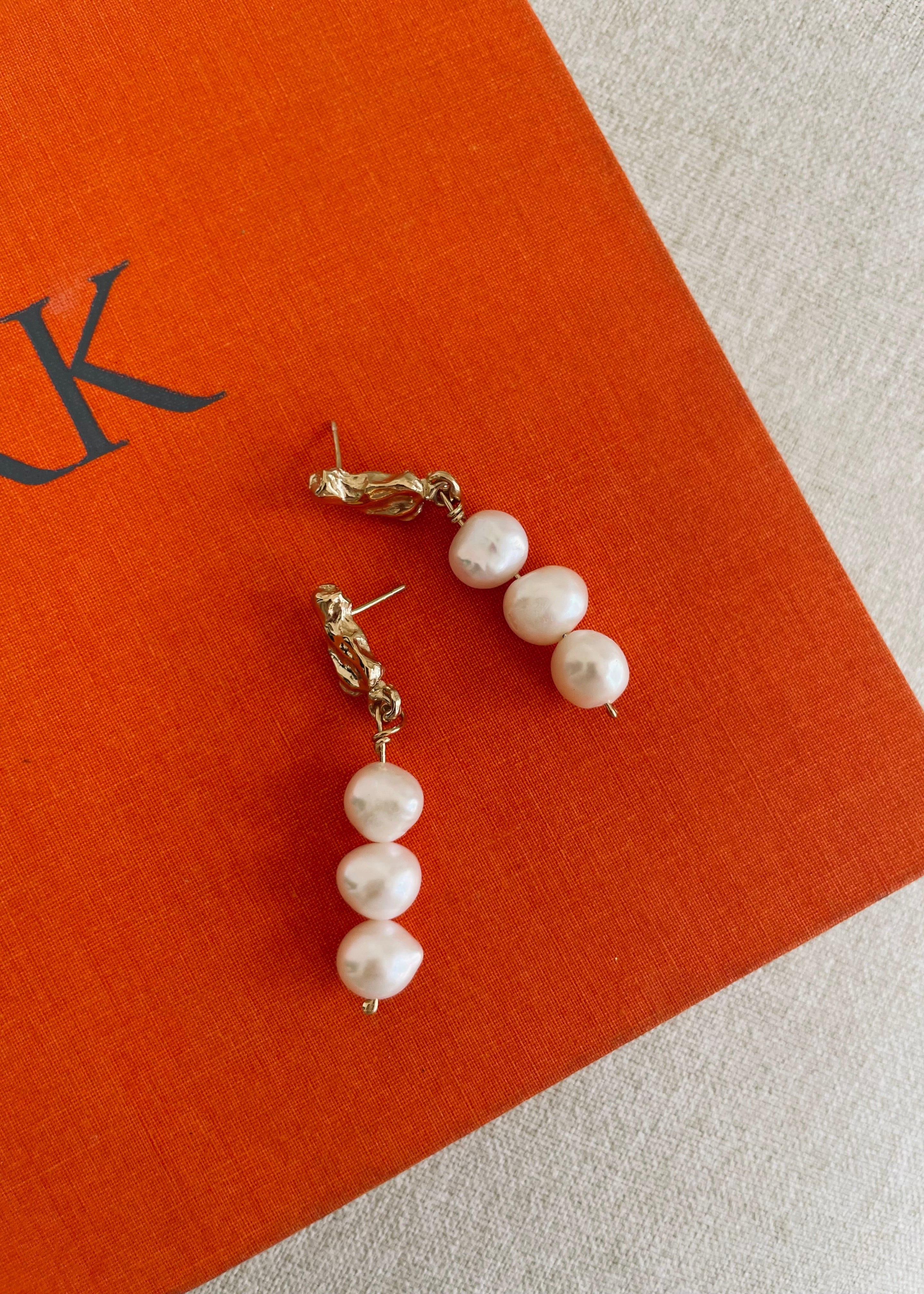 Classic Pearl Earrings 02